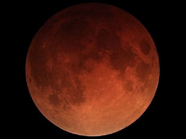 Десять человек недавно почувствовали необходимость рассказать миру о том, что они прибыли из ближайшего или далекого будущего.