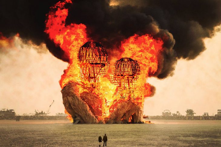 Изумительные фото с фестиваля Burning Man, мистического шоу огня посреди мёртвой пустыни