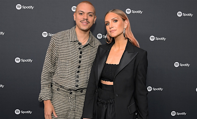 В гостях у Эшли Симпсон и Эвана Росса: экскурсия по особняку пары за 4 миллиона долларов