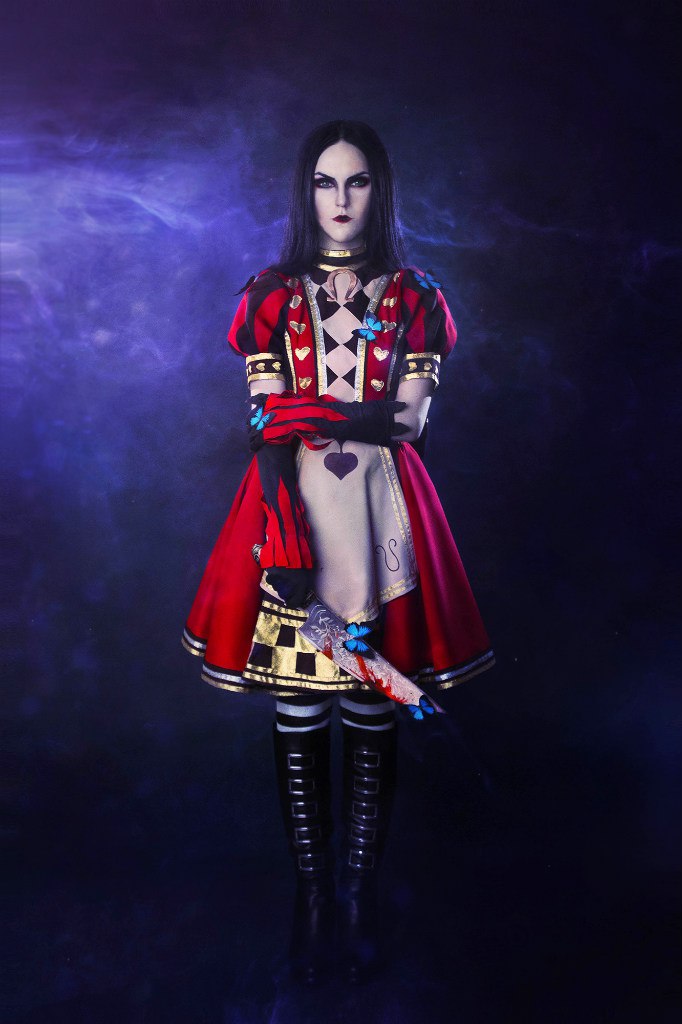 Алиса блогера. Алиса Лидделл Alice Madness Returns. Алиса Лидделл Madness Returns. Косплей Алиса Алиса MCGEE. Алиса Лидделл косплей.