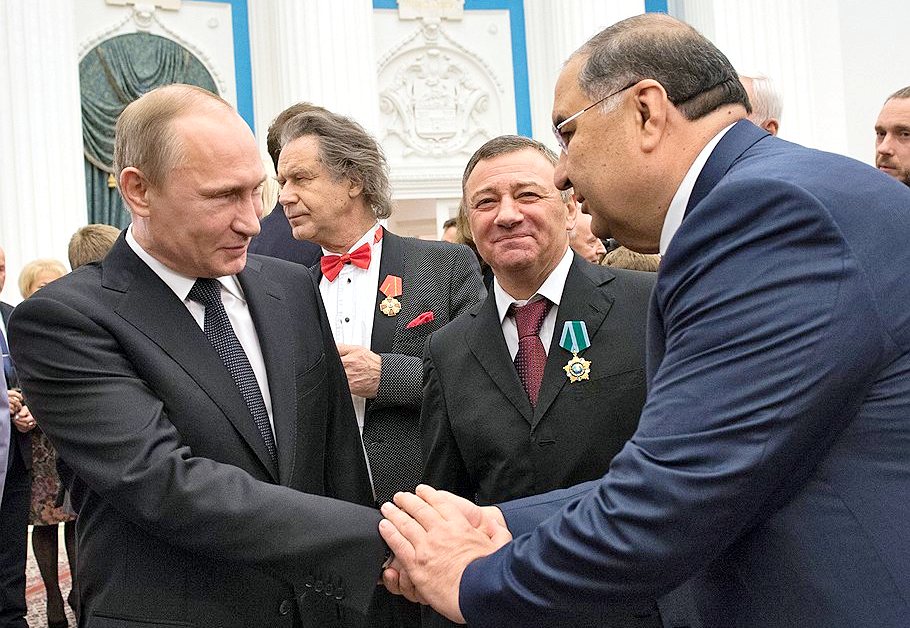Россия нуждается в деньгах, но Путин не решается попросить их у олигархов, хотя давно пора