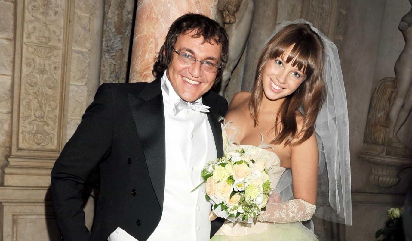 Был женат на племяннице, построил тайную комнату для утех и до сих пор любит изменившую ему бывшую жену: что известно о личной жизни Дмитрия Диброва Дибров, Дмитрия, Дмитрий, Диброва, Полина, телеведущий, жизни, известно, стала, женой, сейчас, через, шоумен, время, часто, кроме, родители, развода, дочерью, Ольгой