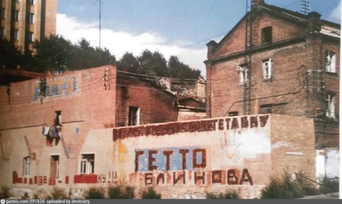 Жители бывшего владивостокского "чайнатауна", Миллионки, выразили благодарность мэру Евгению Блинову с помощью граффити. история, факты, фото