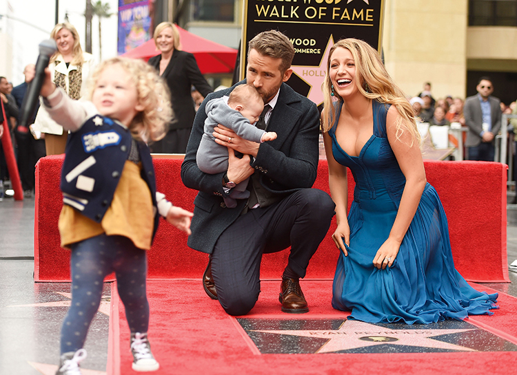 25 способов провести изоляцию по примеру зарубежных звезд: арт-терапия Кэти Холмс, эксперимент Джима Керри и другие 25 способов провести изоляцию по примеру зарубежных звезд: арт-терапия Кэти Холмс, эксперимент Джима Керри и другие Звезды,Новости о звездах