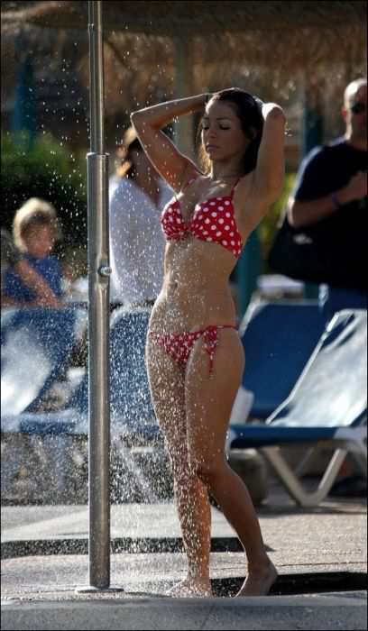 Симпатичные девушки загорают Симпатичные девушки загорают позитив