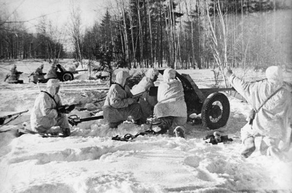 Момент битвы за Москву. Боевые действия продолжались с 30 сентября 1941 года по 20 апреля 1942 года и закончились стратегической победой СССР и крахом плана «Барбаросса».