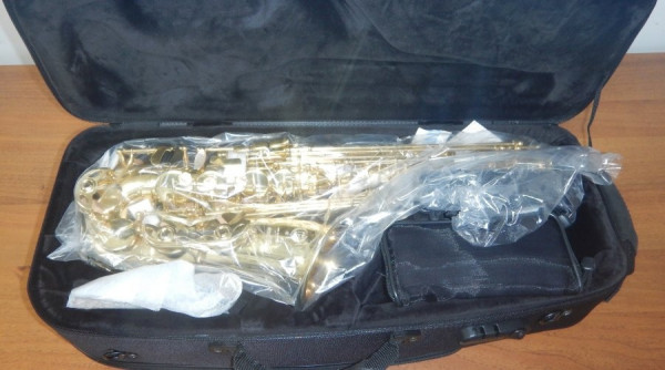 Крымские таможенники не допустили вывоза саксофона на Украину