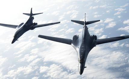 На фото: стратегические бомбардировщики B1-B Lancer ВВС США