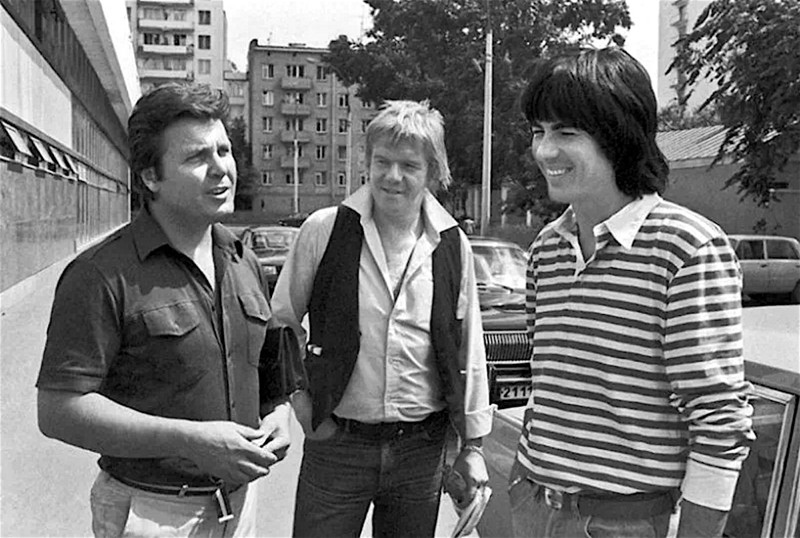 Лев Лещенко беседует с французскими музыкантами группы «Space» Яном Лозетом и Дидье Маруани . 1983 год звезды, история, фото