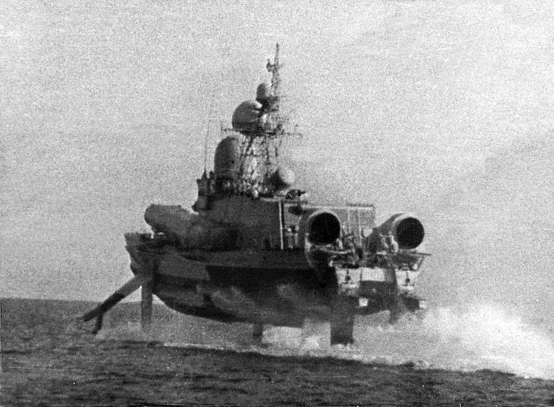 Корабль с гигантскими подводными крыльями. МРК проекта 1240 «Ураган» Корабль с гигантскими подводными крыльями. МРК проекта 1240 «Ураган» вмф