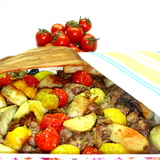 Телятина в сырной панировке, запеченная с баклажанами, картофелем и помидорами.
