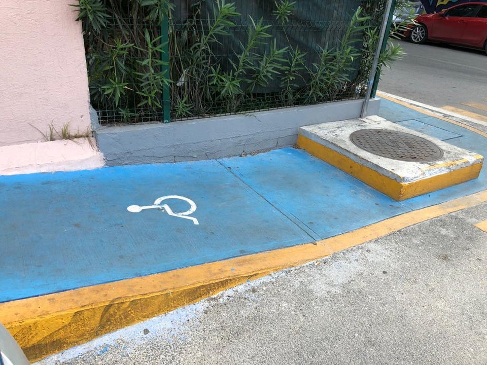 Чудовищные примеры городского дизайна из разных уголков планеты Чудовищные примеры городского дизайна из разных уголков планеты городской дизайн,маразм,юмор