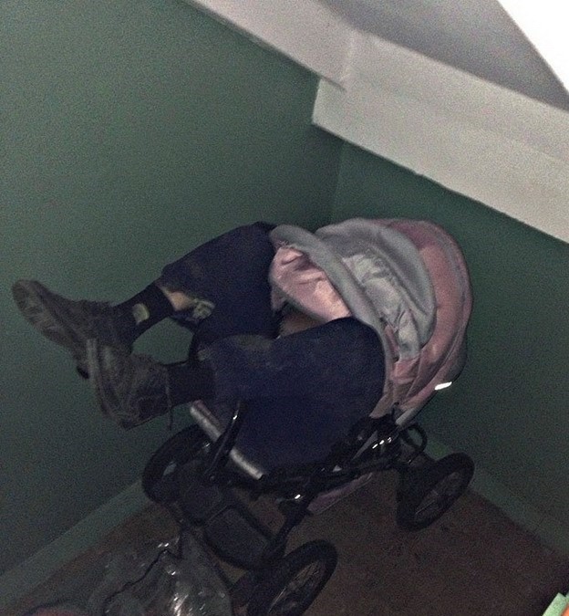 Отдыхают подъездные тусовщики по разному. быдло, гопники, подъезды, фотографии