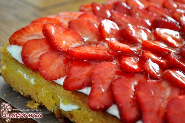 Рецепт клубничного торта или легкий бисквит с ягодами десерты,торты