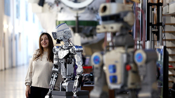 Вкалывают роботы, где же человек? Исчезновение каких профессий грозит деградацией людей