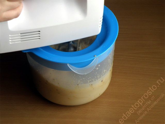 при добавлении водки все станет однородным. пошаговое фото этапа приготовления ликера Бейлиз