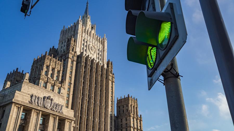 МИД назвал вынужденной высылку иностранных дипломатов из России МИД назвал вынужденной высылку иностранных дипломатов из России Политика