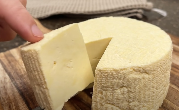 Домашний сыр из трех ингредиентов домашний сыр,закуски
