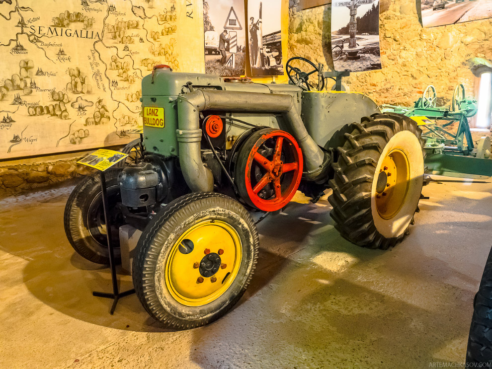 Немецкий трактор Lanz Bulldog тридцатых годов.