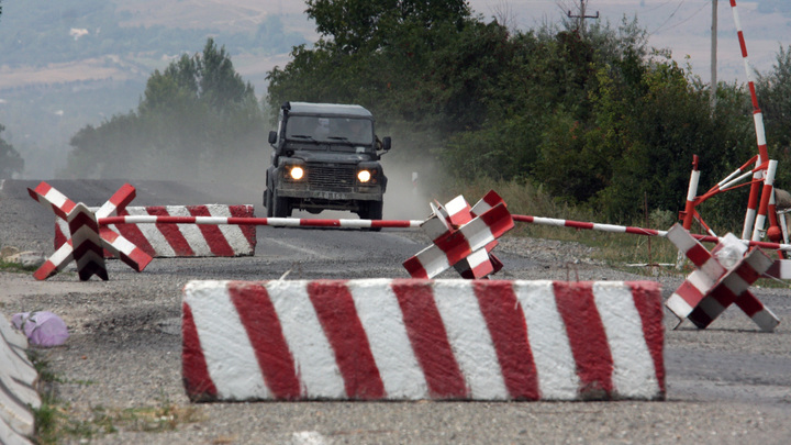 Грузинский блокпост вынудил Южную Осетию начать гуманитарную операцию на границе геополитика