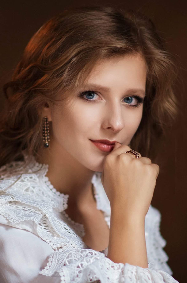 Лиза Арзамасова о первой встрече с Ильей Авербухом, "неожиданной" свадьбе и новых проектах Лиза Арзамасова о первой встрече с Ильей Авербухом, "неожиданной" свадьбе и новых проектах Звезды,Интервью