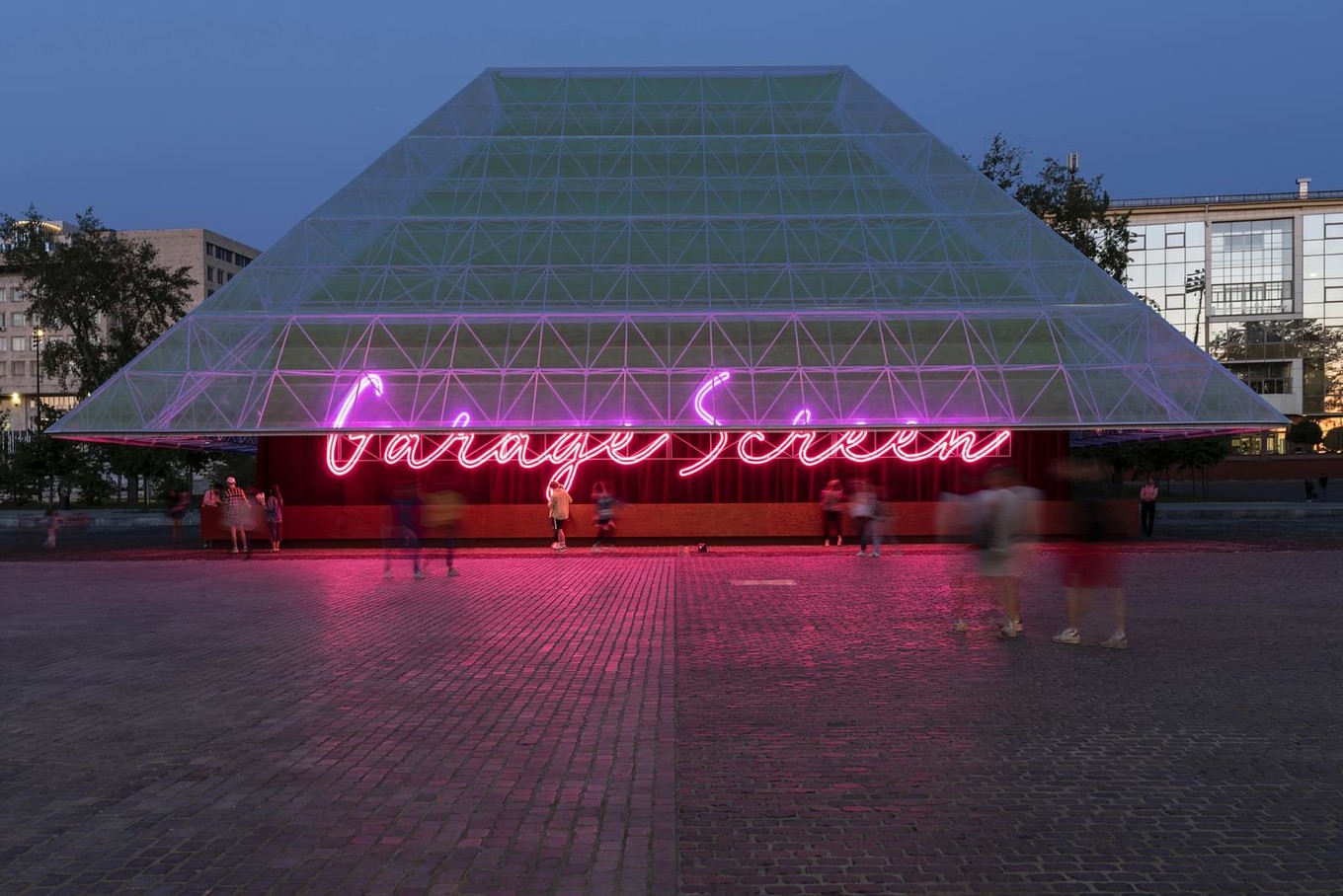 Летний кинотеатр Garage Screen в Москве