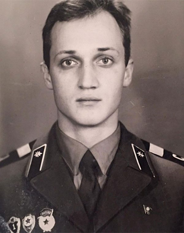 25 армейских снимков наших звёзд. Узнаёте?