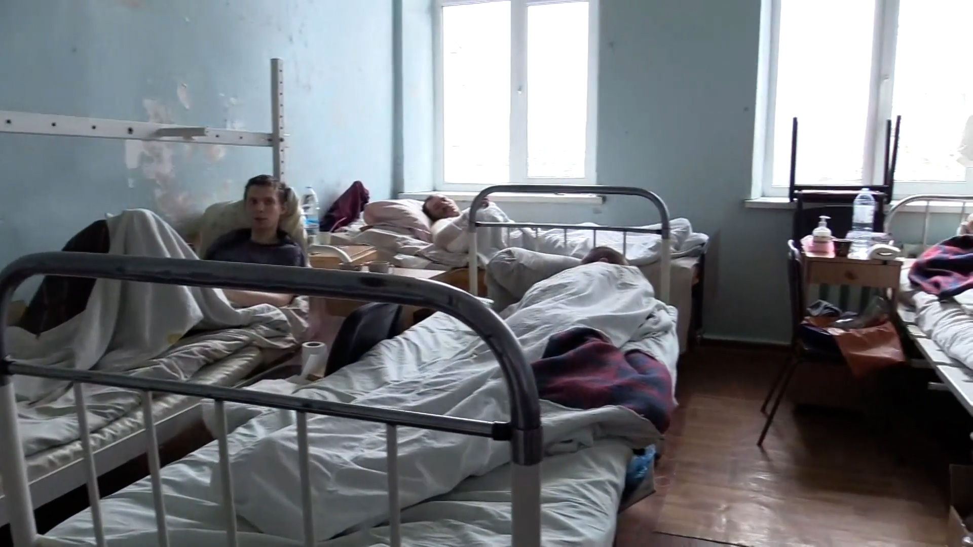 Госпиталь в Донецке. Госпиталь в Донецке в плену. Военный госпиталь ДНР.