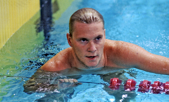 Российский пловец в 90-х «сломал» плавание: он проплывал полбассейна под водой, поэтому судьям пришлось изменить правила Культура