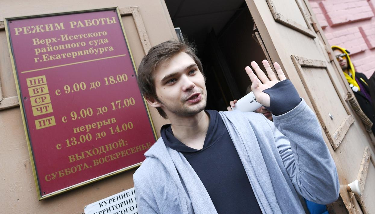 Блогер ловивший покемонов в церкви Блогер ловивший покемонов в церкви