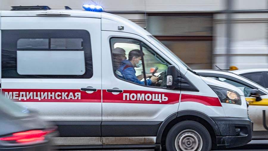 Подросток в Новгородской области попал в больницу после взрыва телефона в руках