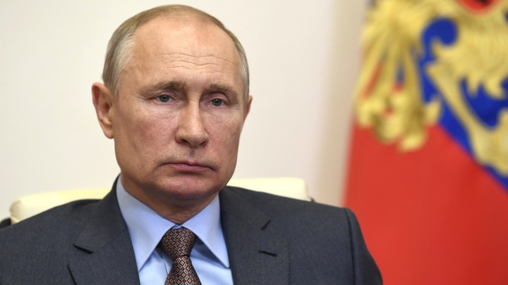 Путин подписал законы о "дистанционке" и штрафах для вузов. Изменения всё-таки будут россия