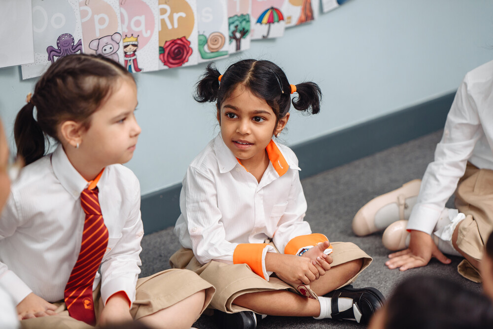    А это, кстати, школа в Ташкенте - никаких головных уборов.