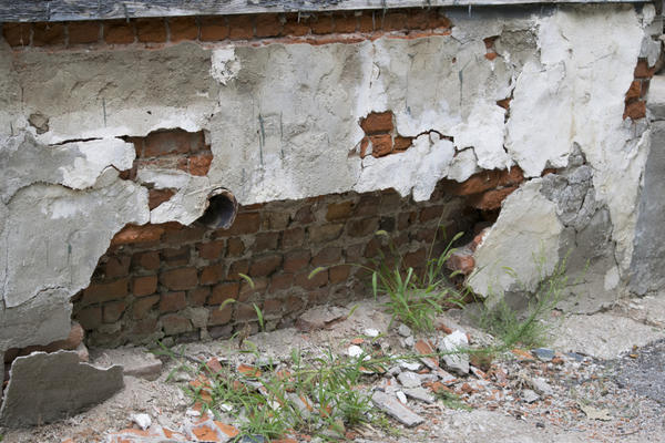 Без отмостки вода будет разрушать фундамент