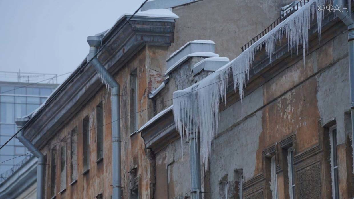 1.	«Цой жив»: петербуржцу едва не преломило голову льдом, упавшем с крыши