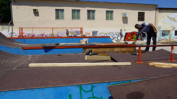 На «Черепашке» в Керчи начался ремонт скейт-парка