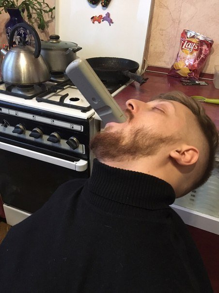 Молодежь знает, что расслабляться на вечеринках нельзя даже на секунду жиза, жизнь, жизнь - боль, неудача, прикол, провал, юмор