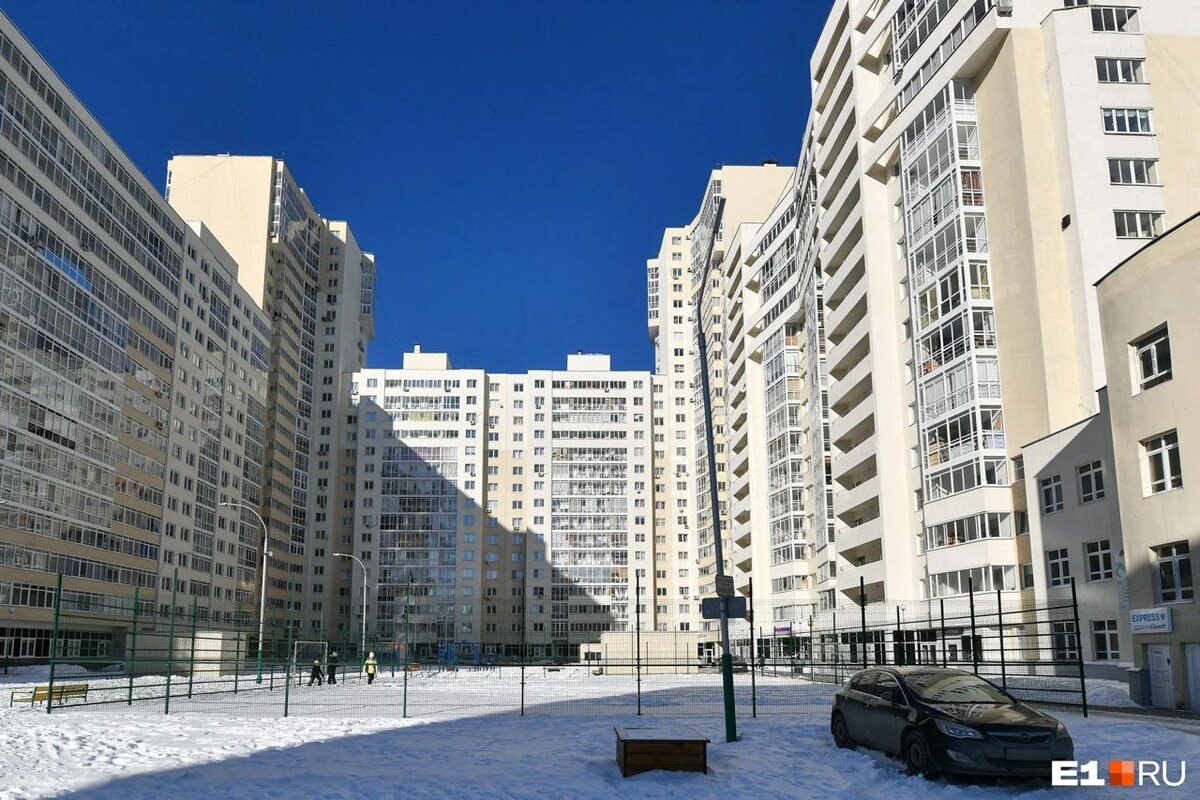 5 пугающих российских ЖК. Посмотрите на эти дома — вы смогли бы тут жить? 5 пугающих российских ЖК. Посмотрите на эти дома — вы смогли бы тут жить? можно, выглядит, рублей, этого, площадью, поселок, фотографии, квартир, тысяч, миллионов, квадратов, Славы, здесь, этаже, минут, домов, купить, студии, живет, почти