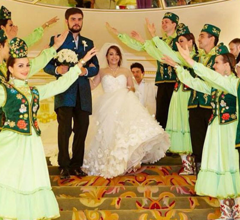 Сваха устроила дочери шикарную свадьбу в татарских традициях