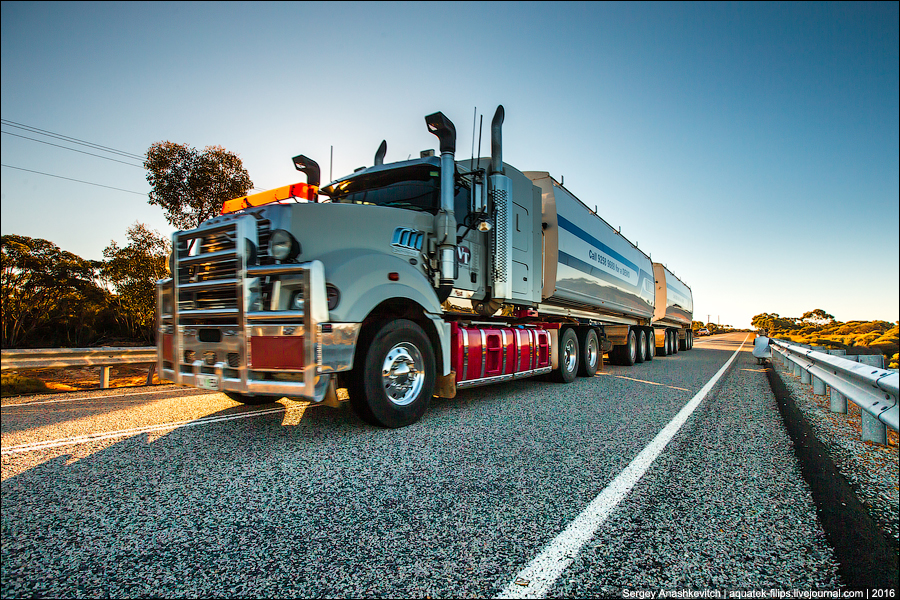 Большие автопоезда. Грузовые автопоезда Австралии. Автопоезд Австралия самый большой. Длинный грузовик. Самый длинный грузовик в мире.