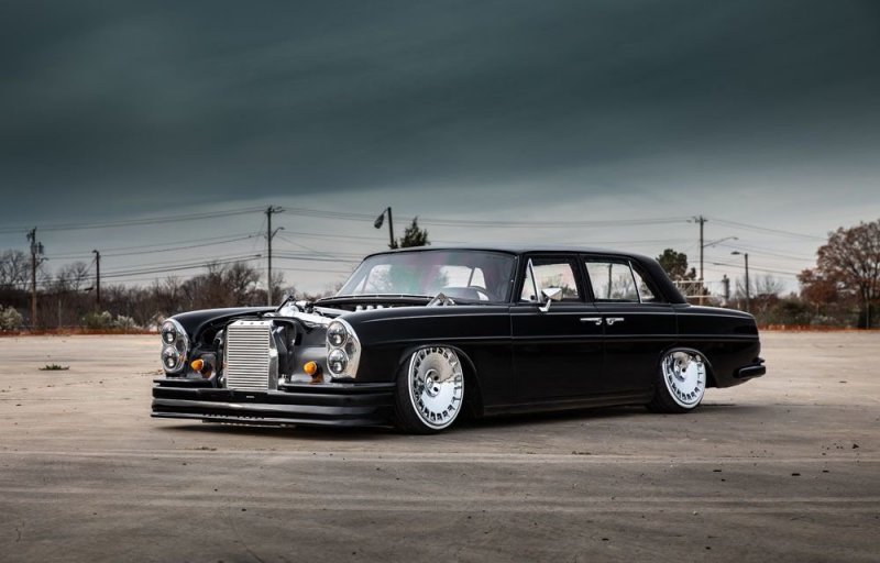 Американцы превратили классический Mercedes-Benz в безумный кастом