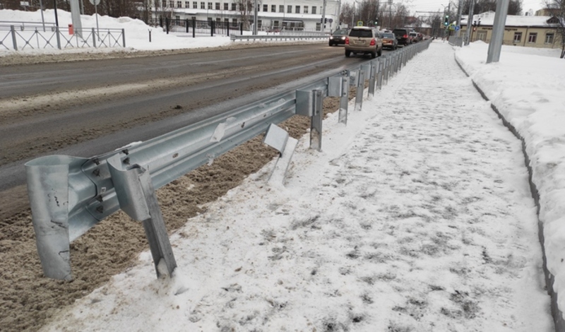 Стало известно, кто повредил ограждение на отремонтированном мосту в Петрозаводске