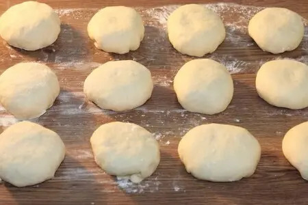Пироги с мясным фаршем, овощами и соусом: шаг 15