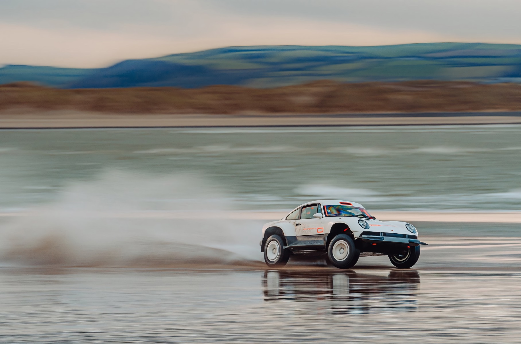 Porsche 911 превратили в экстремальный внедорожник Porsche 911 превратили в экстремальный внедорожник Новости