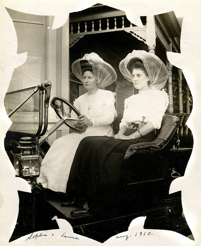 София и Лаура в автомобиле Halladay, август 1910 винтажные фото, история, олдтаймер, ретро, ретро авто, ретро фото, старина, фото