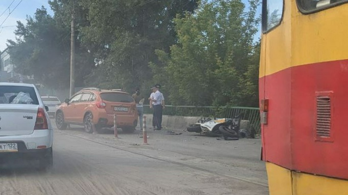 ДТП с участием мотоцикла и легковушки произошло в Барнауле