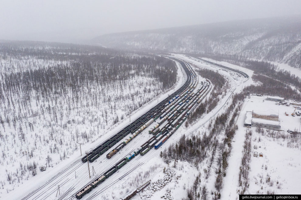 Стрелой горящей поезд режет темноту: железные дороги Якутии железные дороги,зима,Якутия