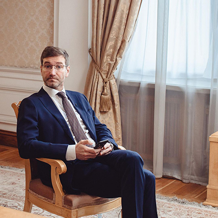 Антон Красовский выпустил фильм про антипрививочников: "Если ты не привился, ты враг народа" Антон Красовский выпустил фильм про антипрививочников: "Если ты не привился, ты враг народа" Новости