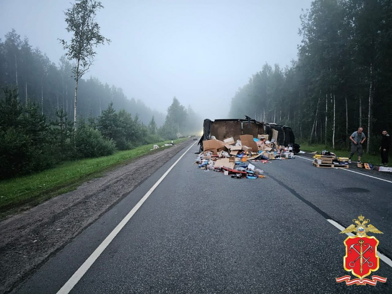 Водитель большегруза сильно пострадал на «Коле» в ДТП с «ГАЗом» и бензовозом