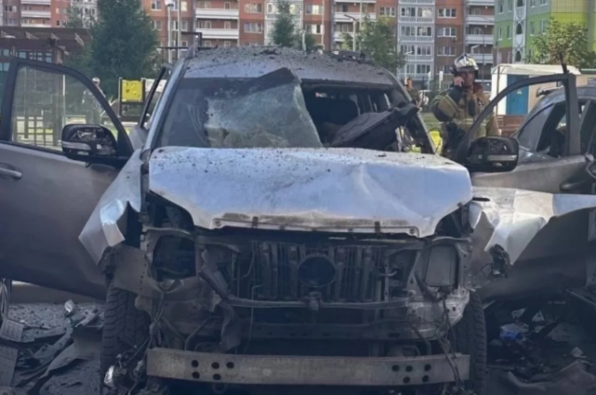 МВД: причиной взрыва машины на севере Москвы стала детонация устройства